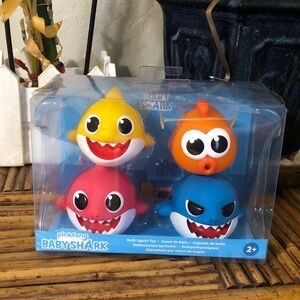 Pinkfong Baby Shark 4 Figure Pack Bath Squirt Toy Babies Kids New 2+